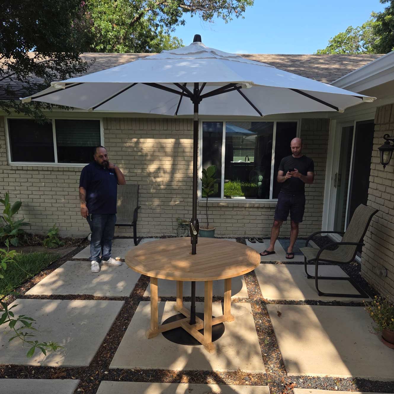 Treasure Garden Umbrella & Three Birds Table
